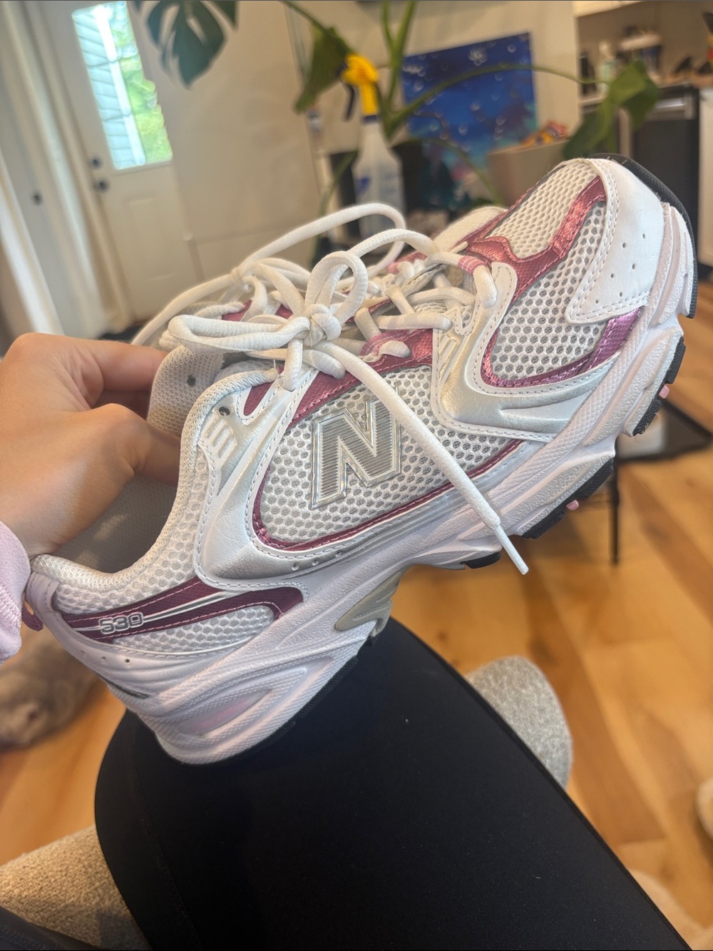 New Balance Women's White and Pink Retro Running Sneakers 530